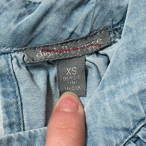 Charlotte Russe Cold Shoulder Chambray Top - Picture 4 of 5